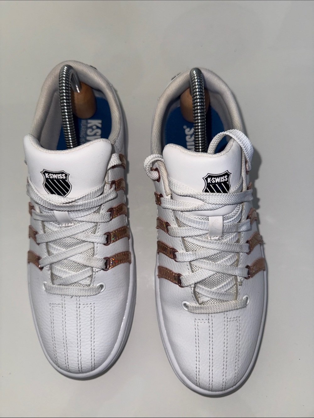 K-Swiss Sz 8.5Court Pro II Sneaker White Leather Gold Stripe Memory Foam Insoles